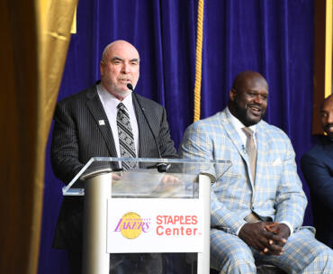 Lee Zeidman speaks at the Shaquille O'Neal Statue Unveiling in 2017 as O'Neal and Kobe Bryant watch.