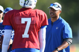 Indianapolis Colts coach and CSUN alumnus Marcus Brady talks to a player.