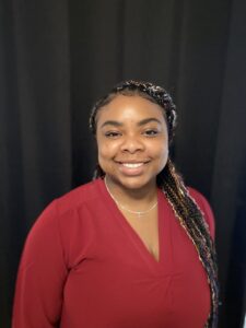 Headshot of I'Yonna smiling to the camera