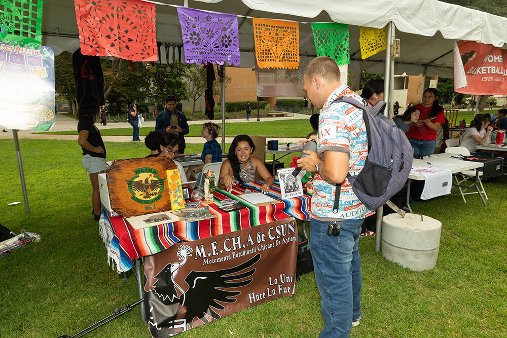 CSUN students at Meet The Clubs